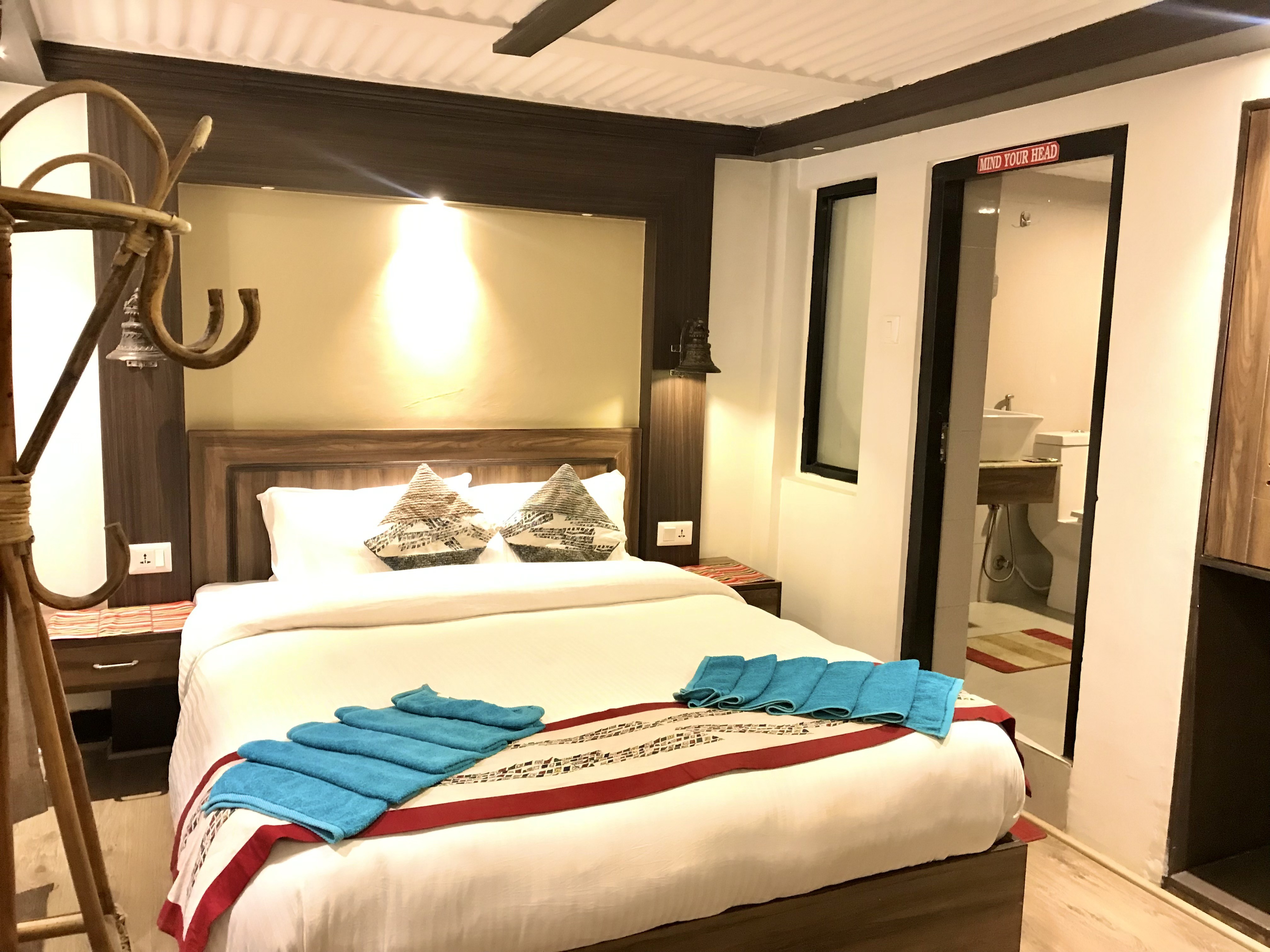 Shiva Guest House|Deluxe Room with Queen/ Twin bed room