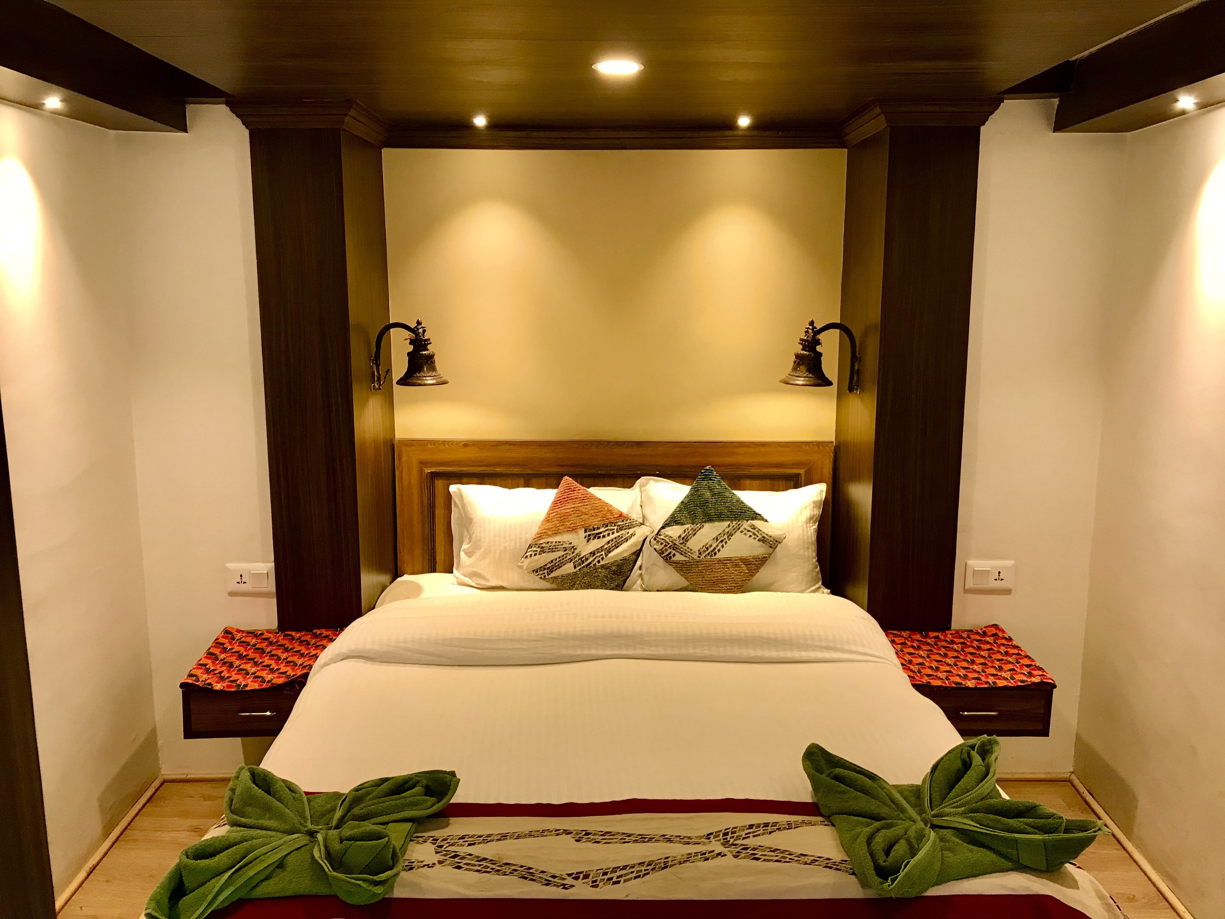 Deluxe Room with Queen/ Twin bed room