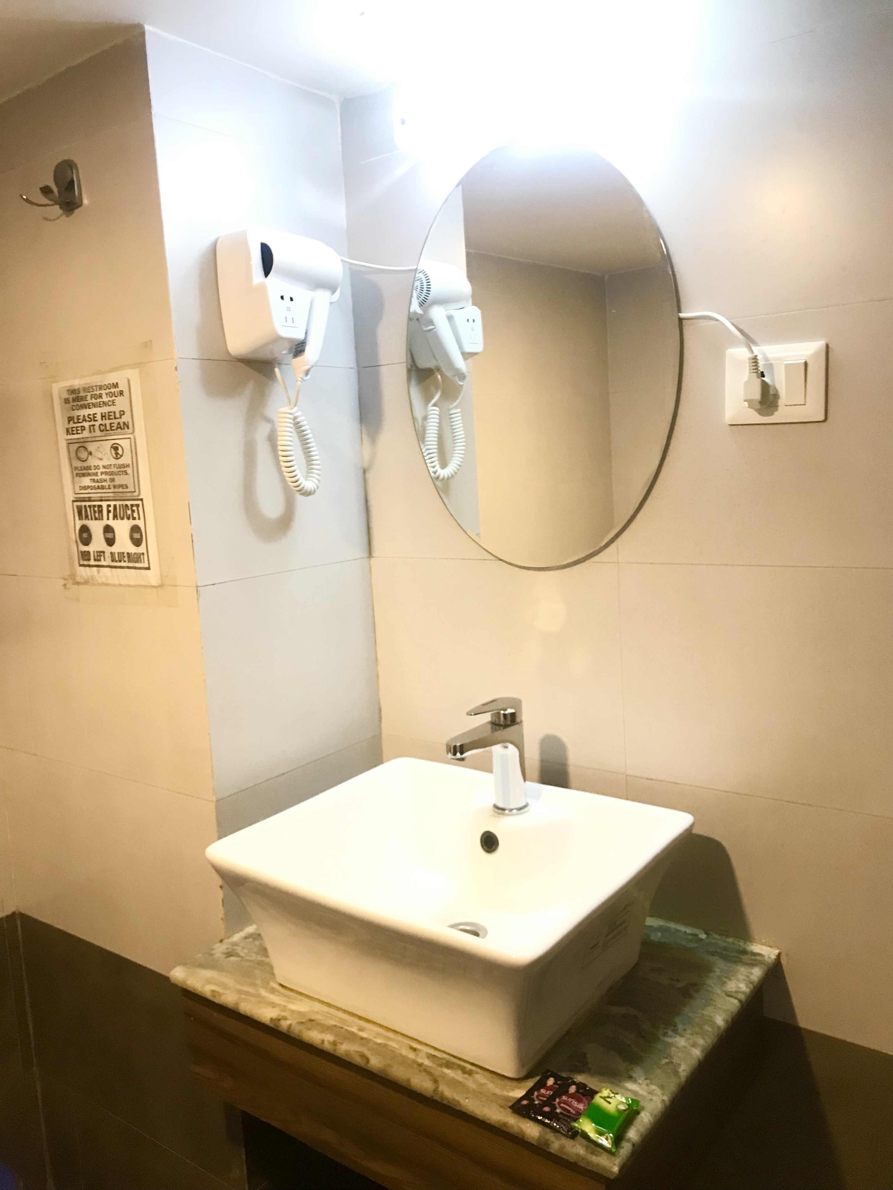 Shiva Guest House|Deluxe Room with Queen/ Twin bed room