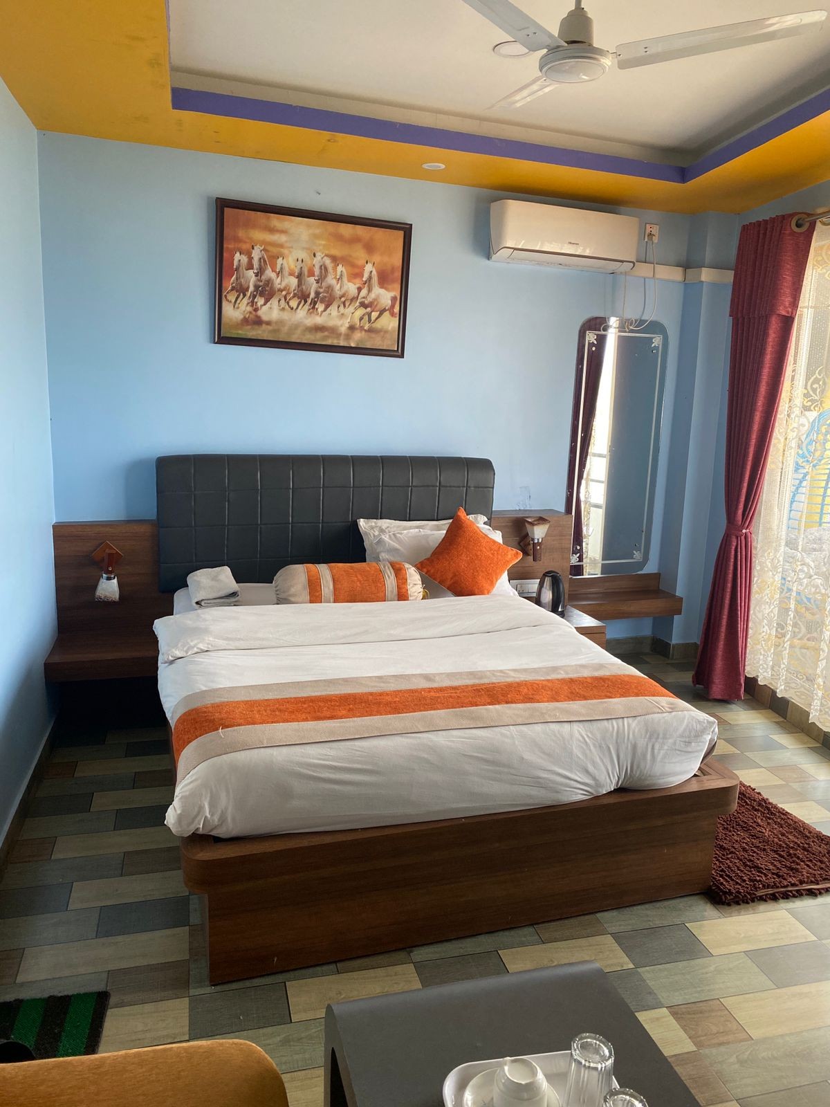 Twin/Double with (1 Queen + 1 Twin Bed (non ac)