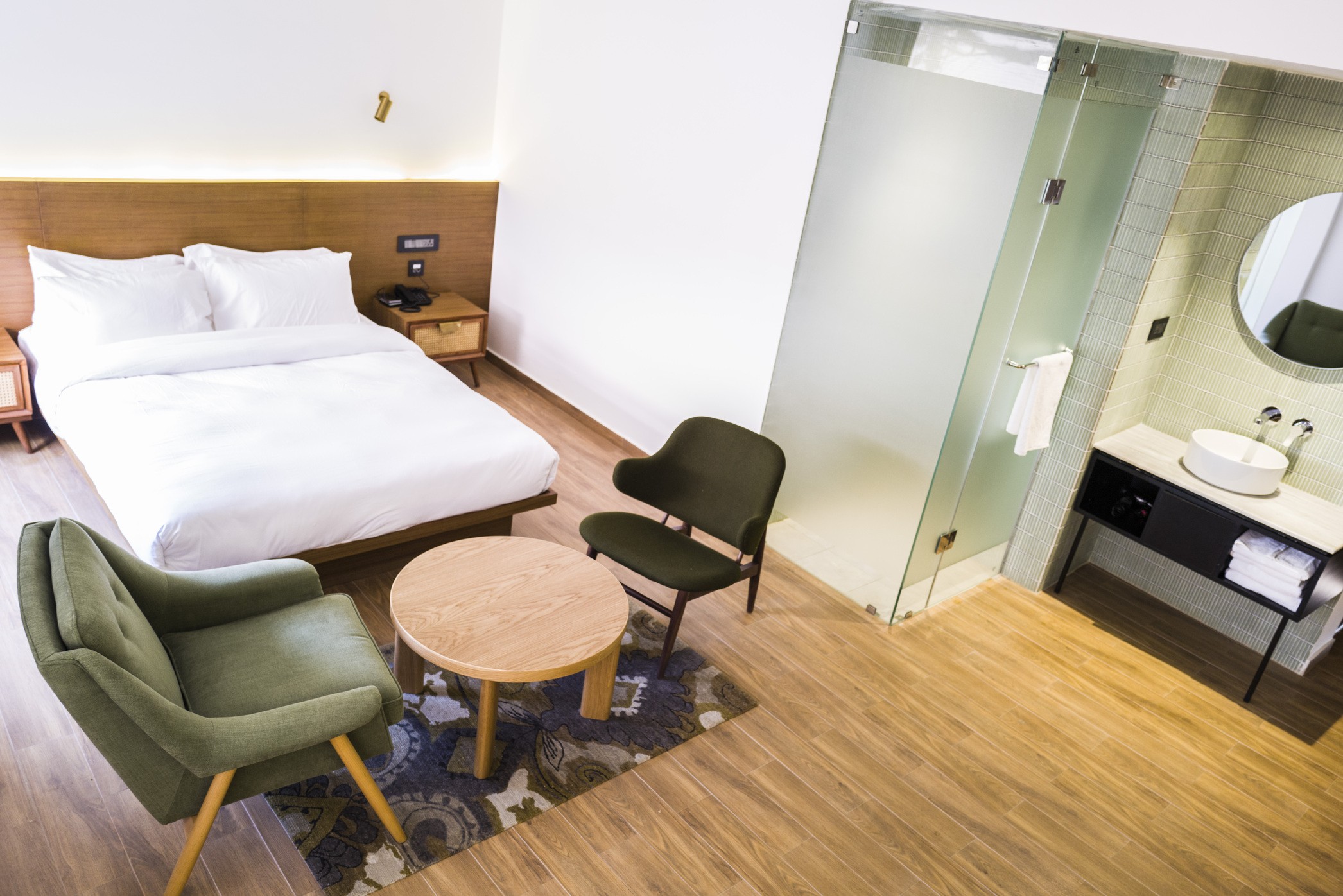 Superior /Roomy