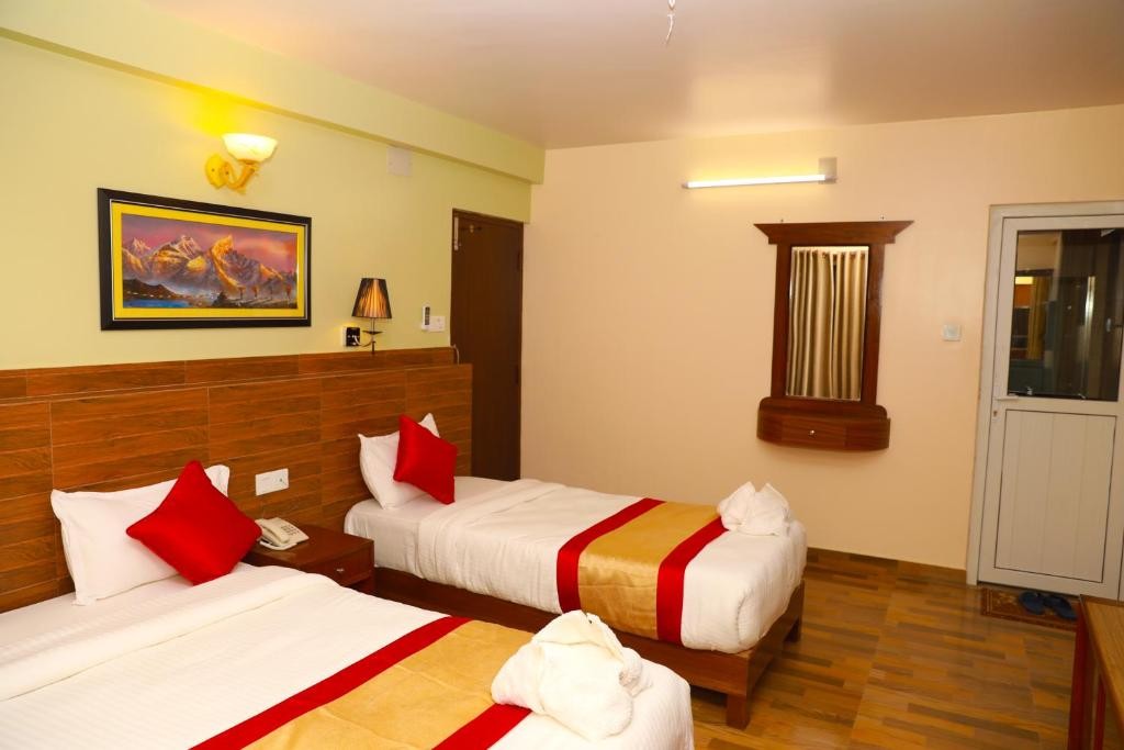 Hotel Guru|Deluxe Triple Room