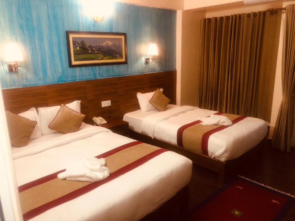 Hotel Guru|Deluxe Triple Room