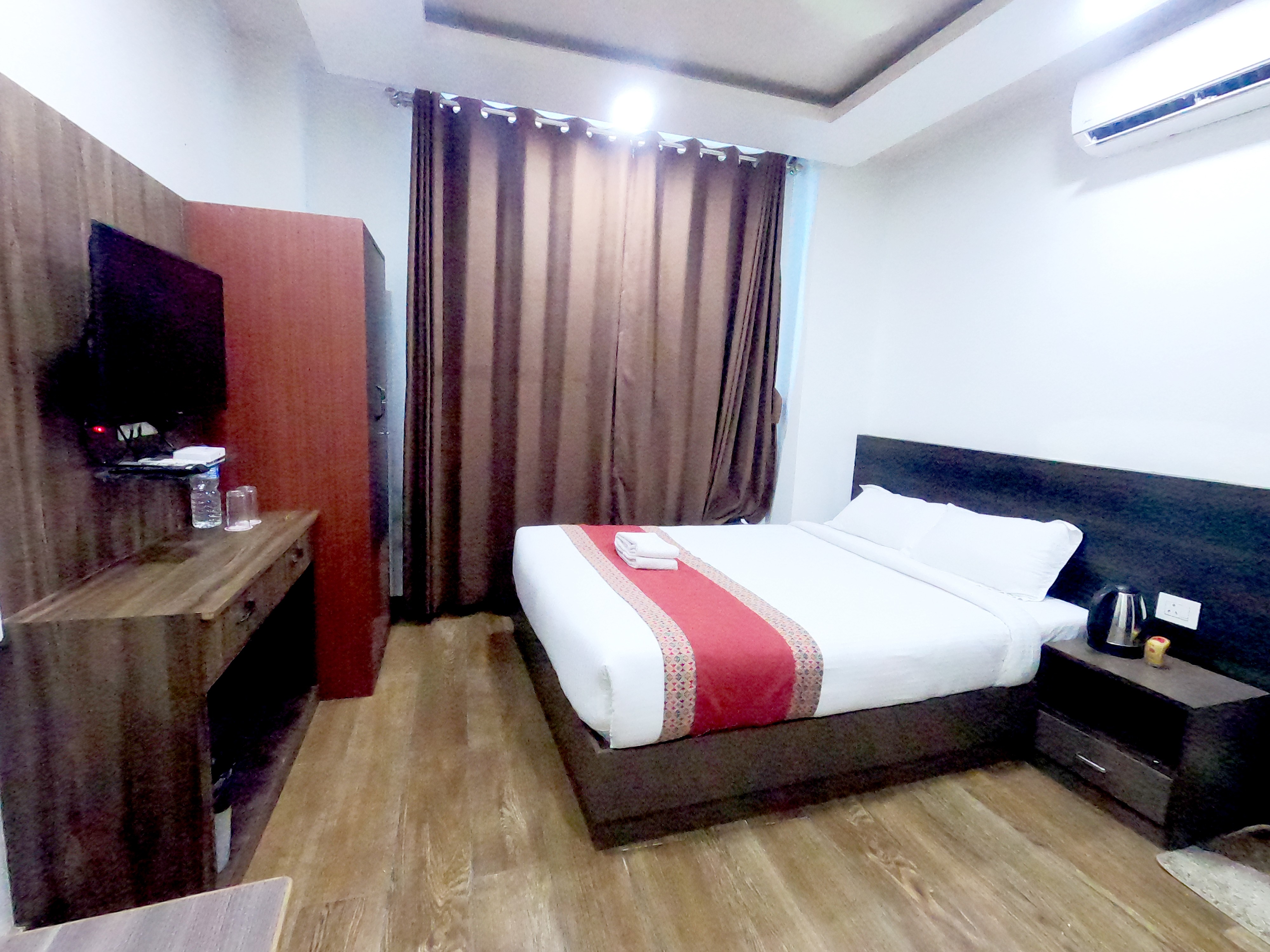 THE SR HOTEL