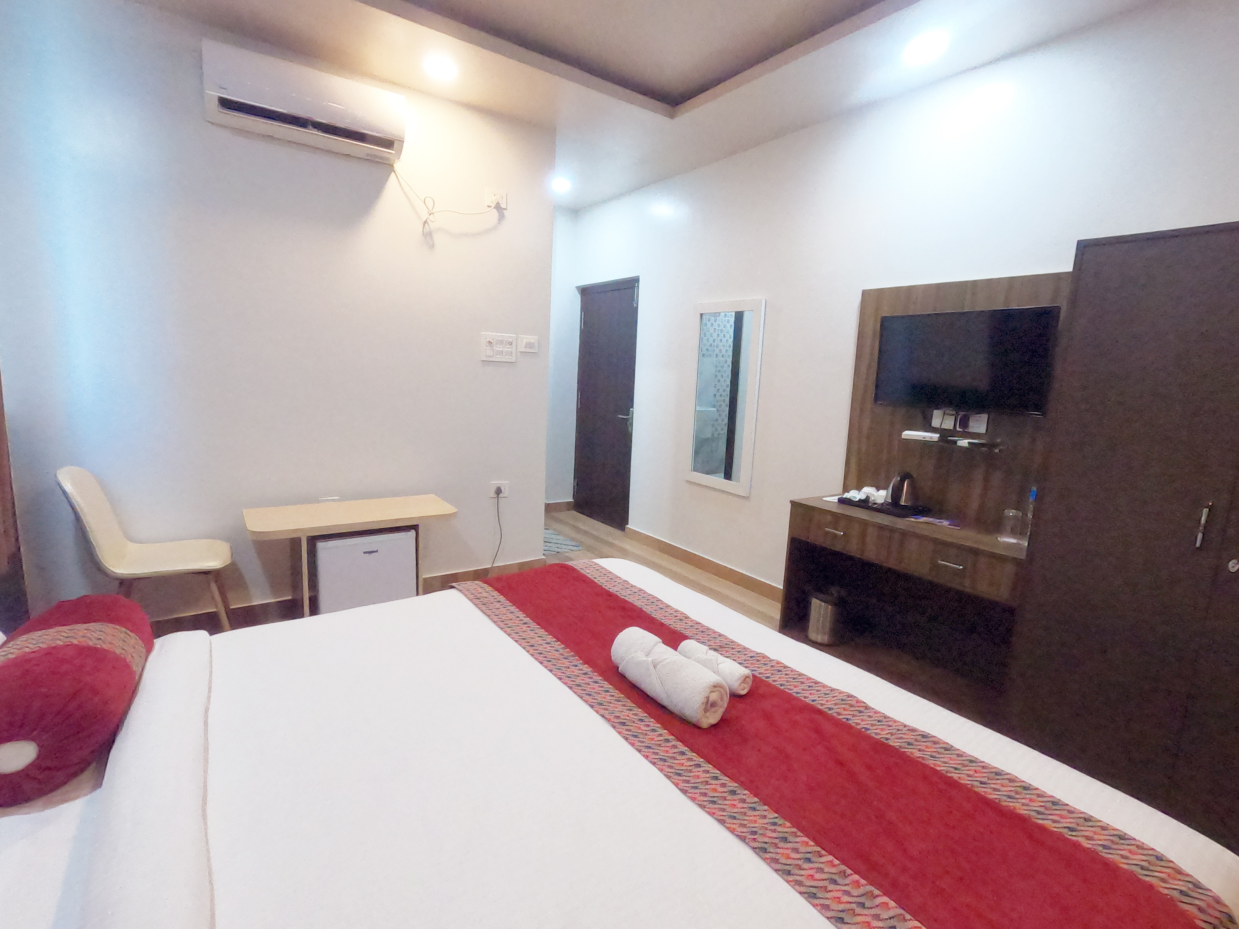 THE SR HOTEL