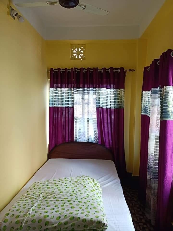 Couple non AC room