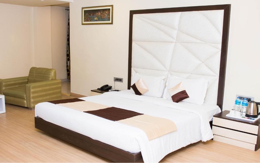 Kalpataru Hotel & Kaushiki Banquet