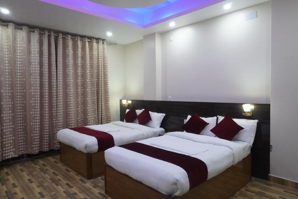 DELUXE ROOM