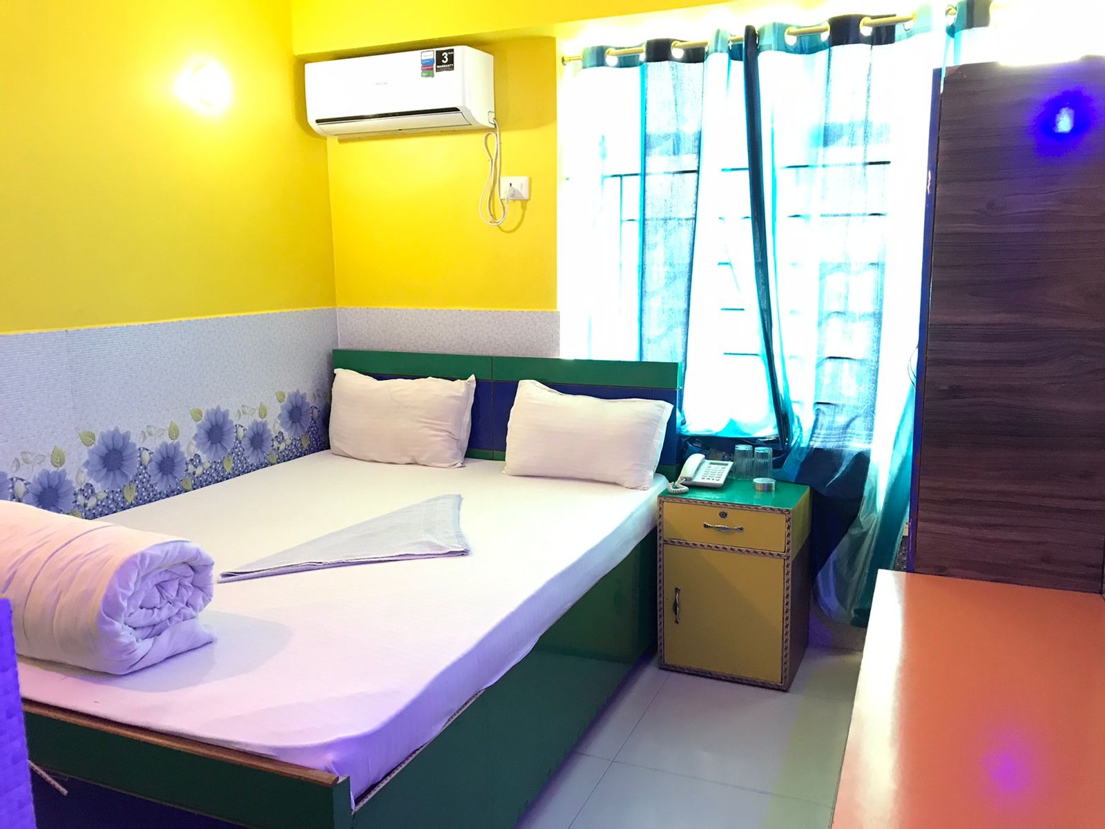 Hotel Nine Eleven|Deluxe Single Bed Room