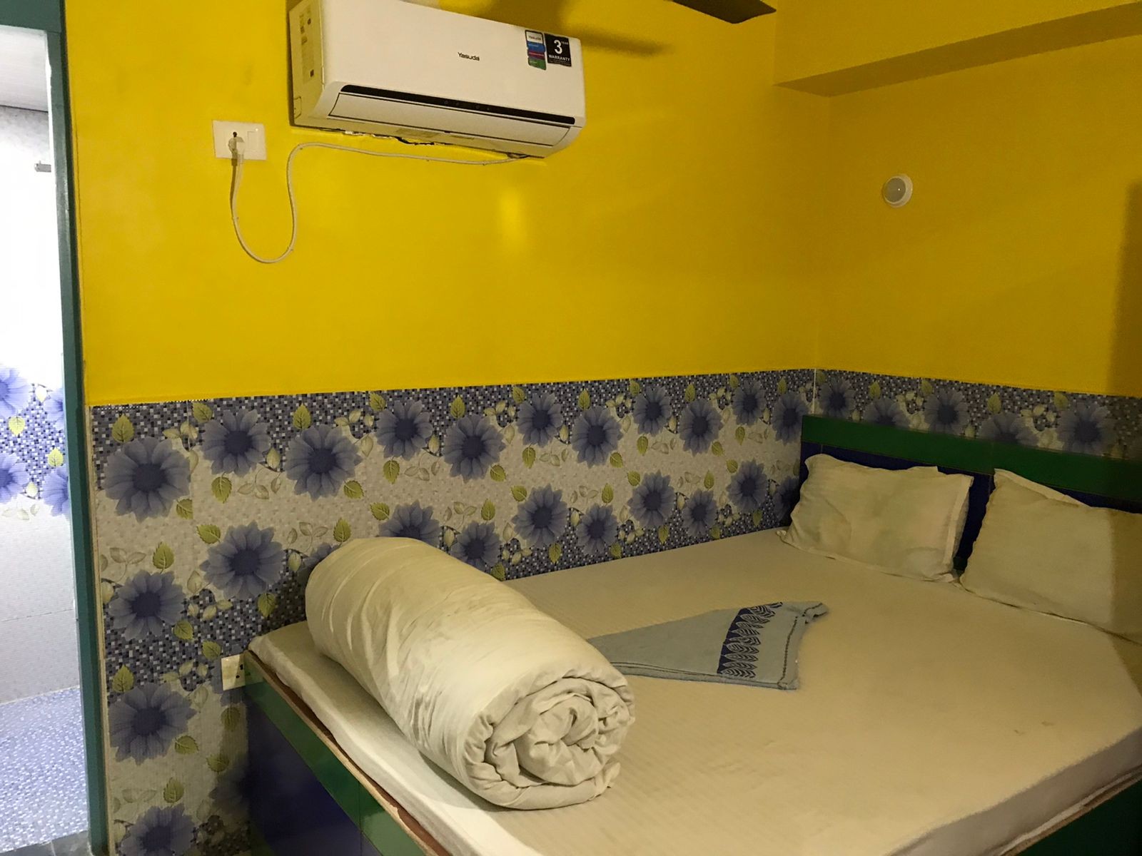 Hotel Nine Eleven|Deluxe Single Bed Room