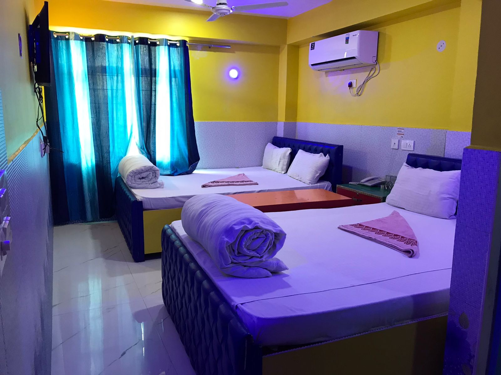 Hotel Nine Eleven|Twin/Double Master Bed Room