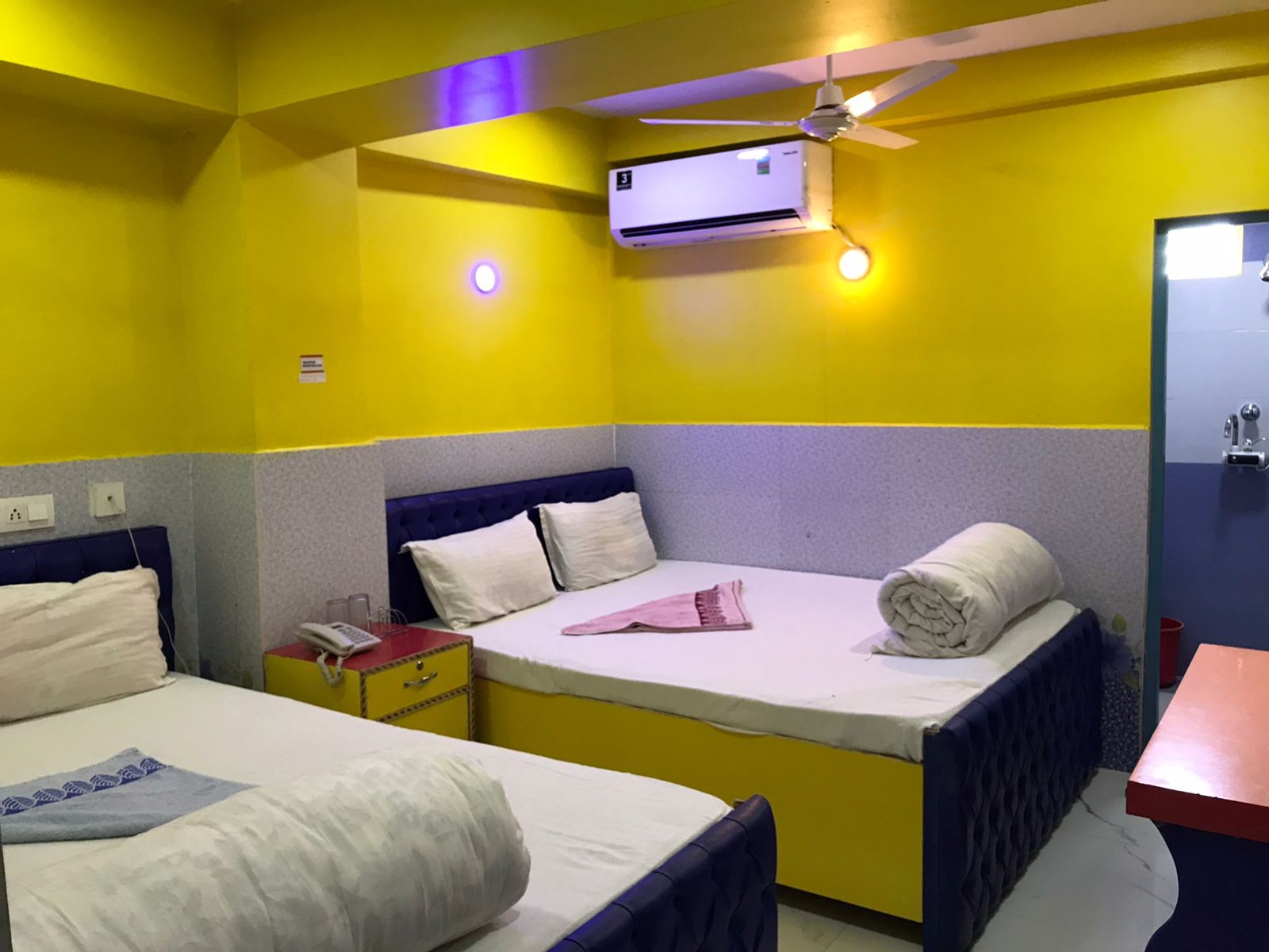 Hotel Nine Eleven|Twin/Double Master Bed Room