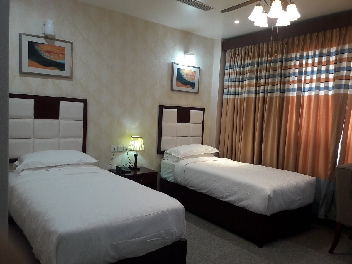 Deluxe Twin Deluxe Twin