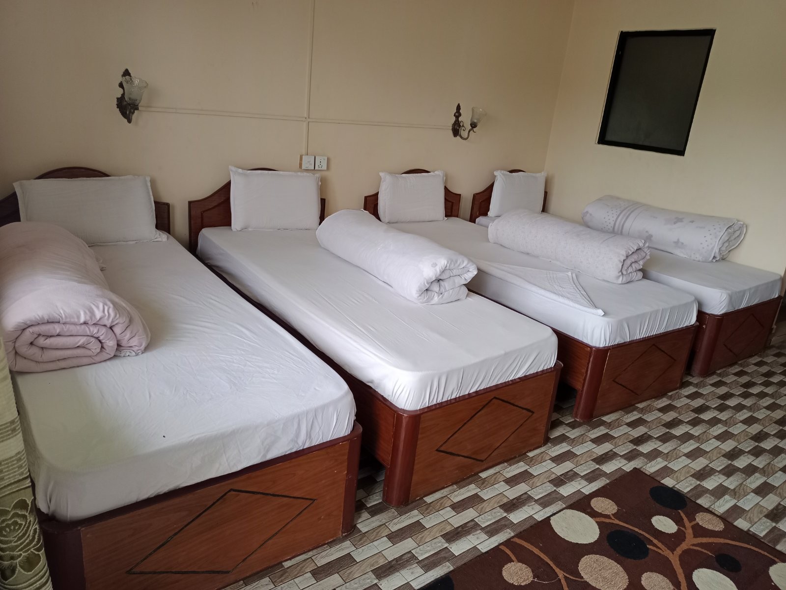 Sauraha Inn