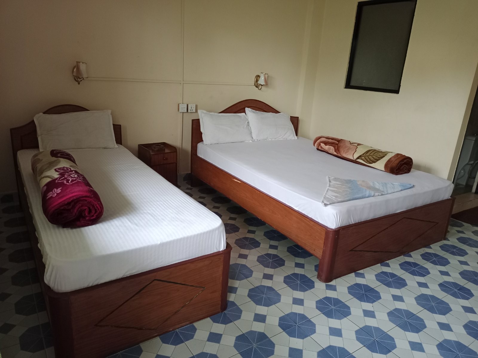 Sauraha Inn