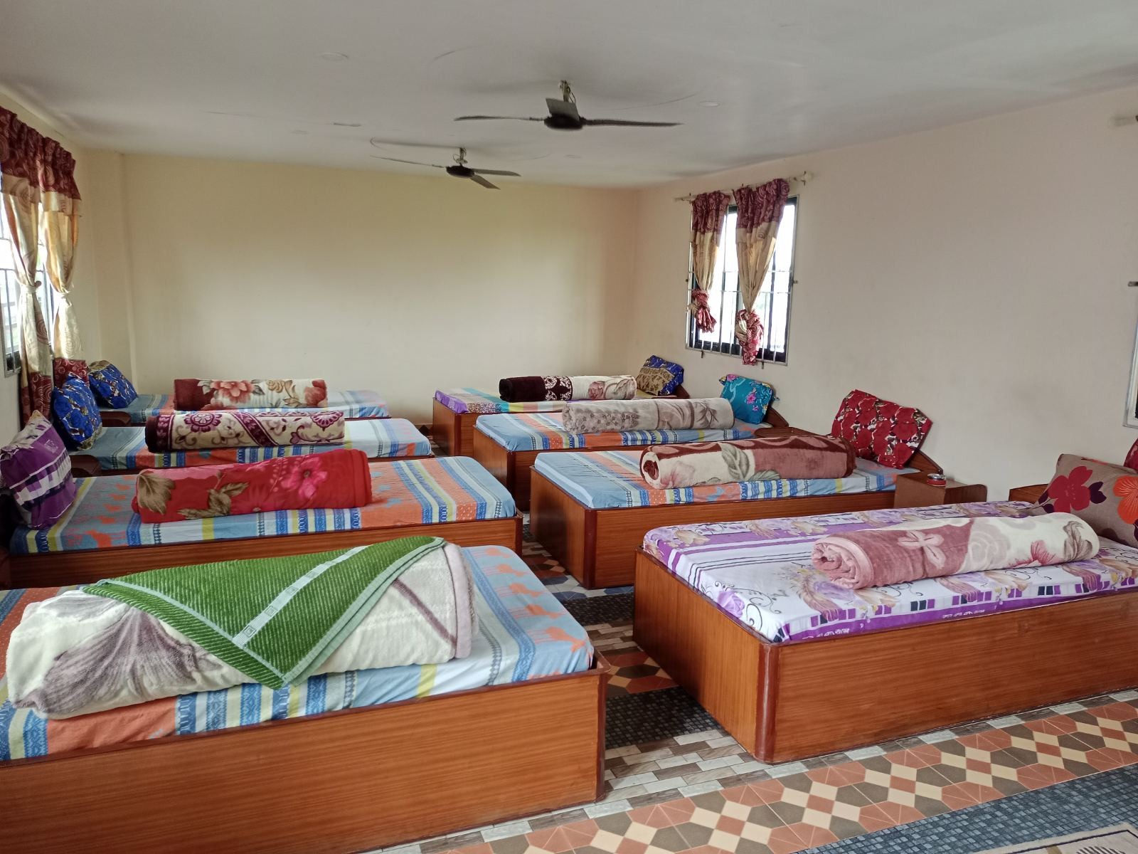 Sauraha Inn