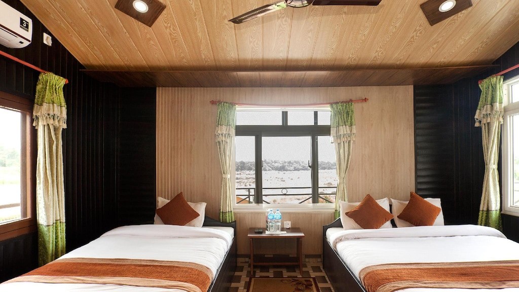 Deluxe Non ac room