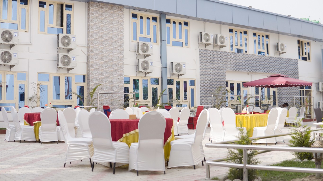 Hotel Tarai Inn
