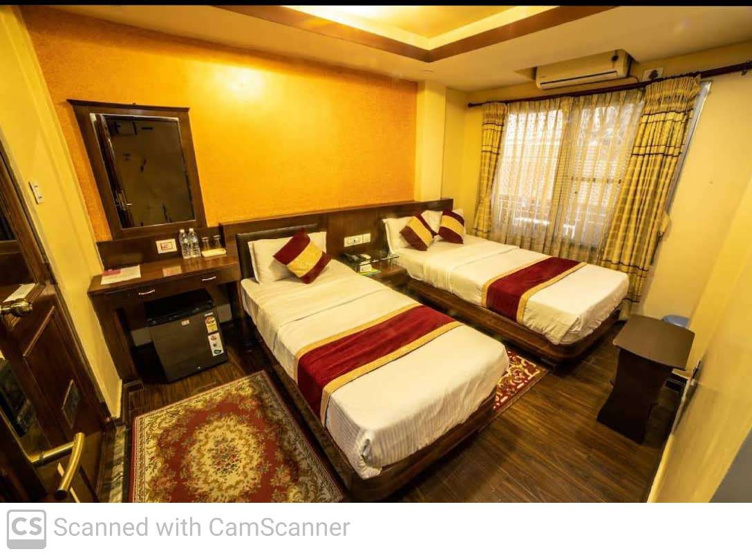 Queen / Single Bedroom