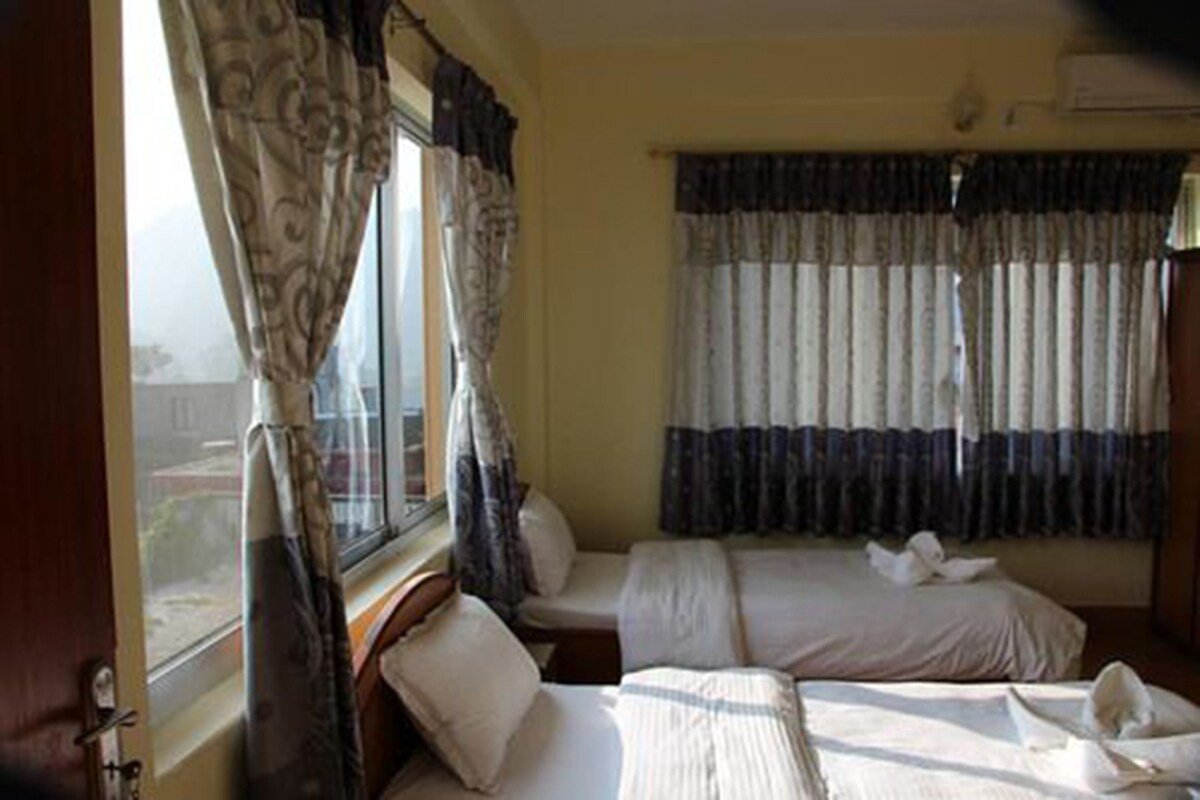 Hotel Milarepa