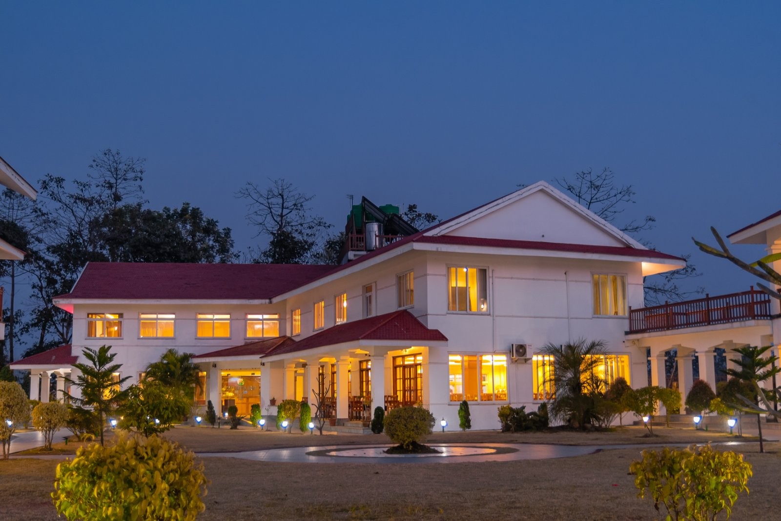 HOTEL EARTH LIGHT