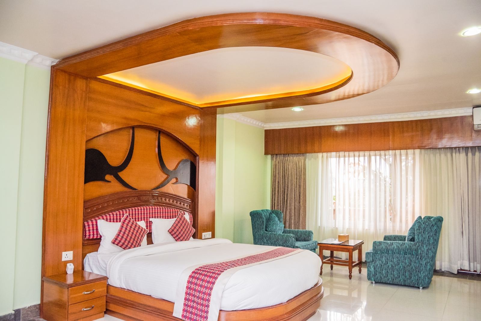 HOTEL EARTH LIGHT