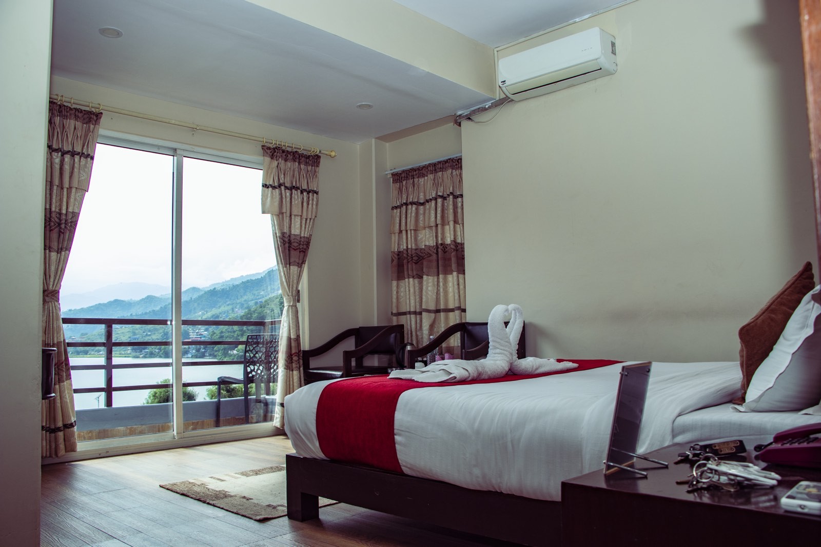Hotel Middle Star|100% Lake View