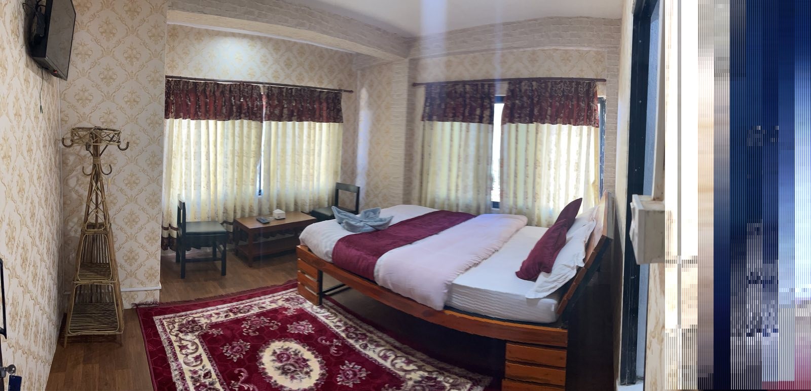 Hotel Mountain Mirror