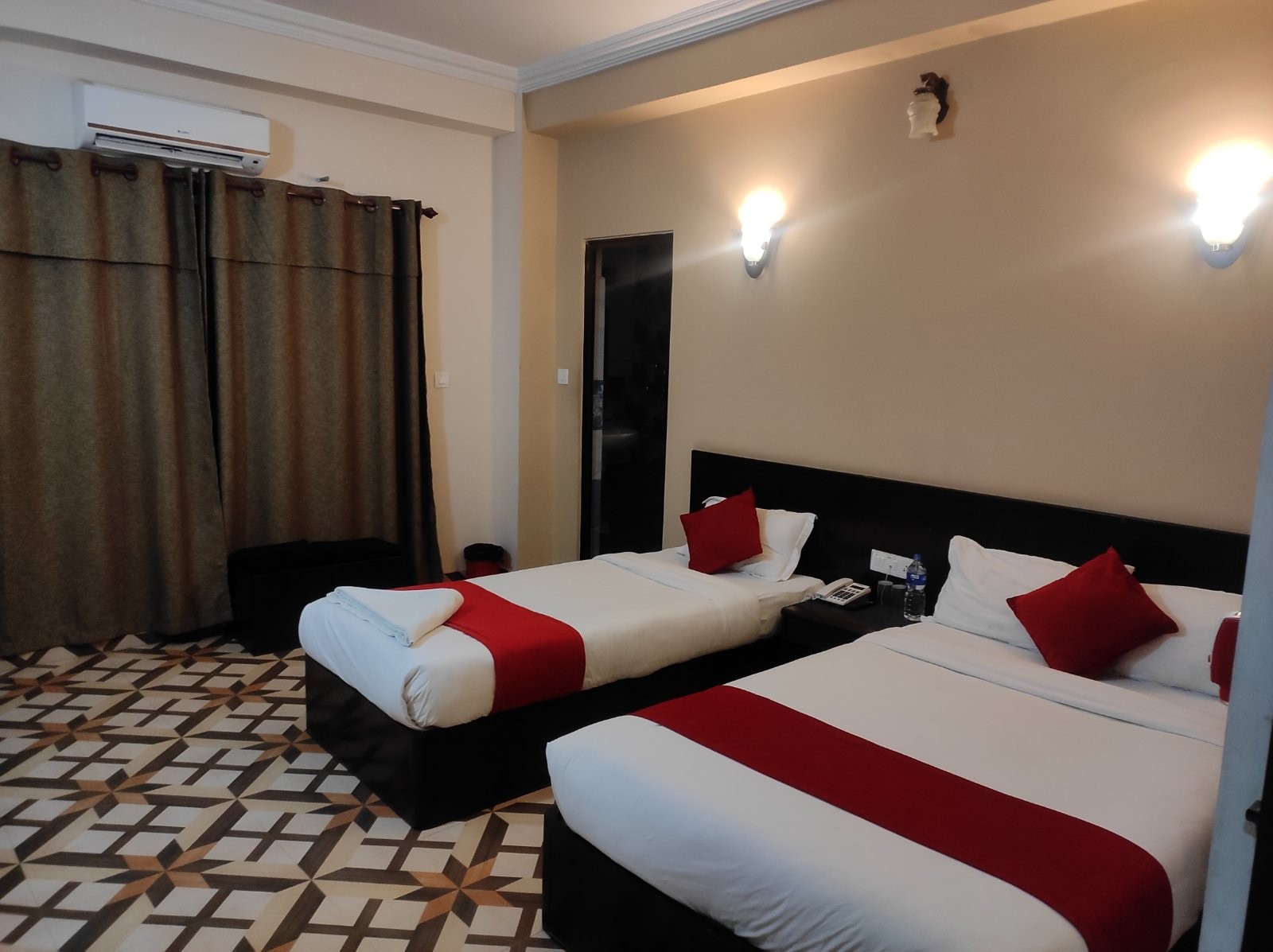 Hotel Aadarsha Inn
