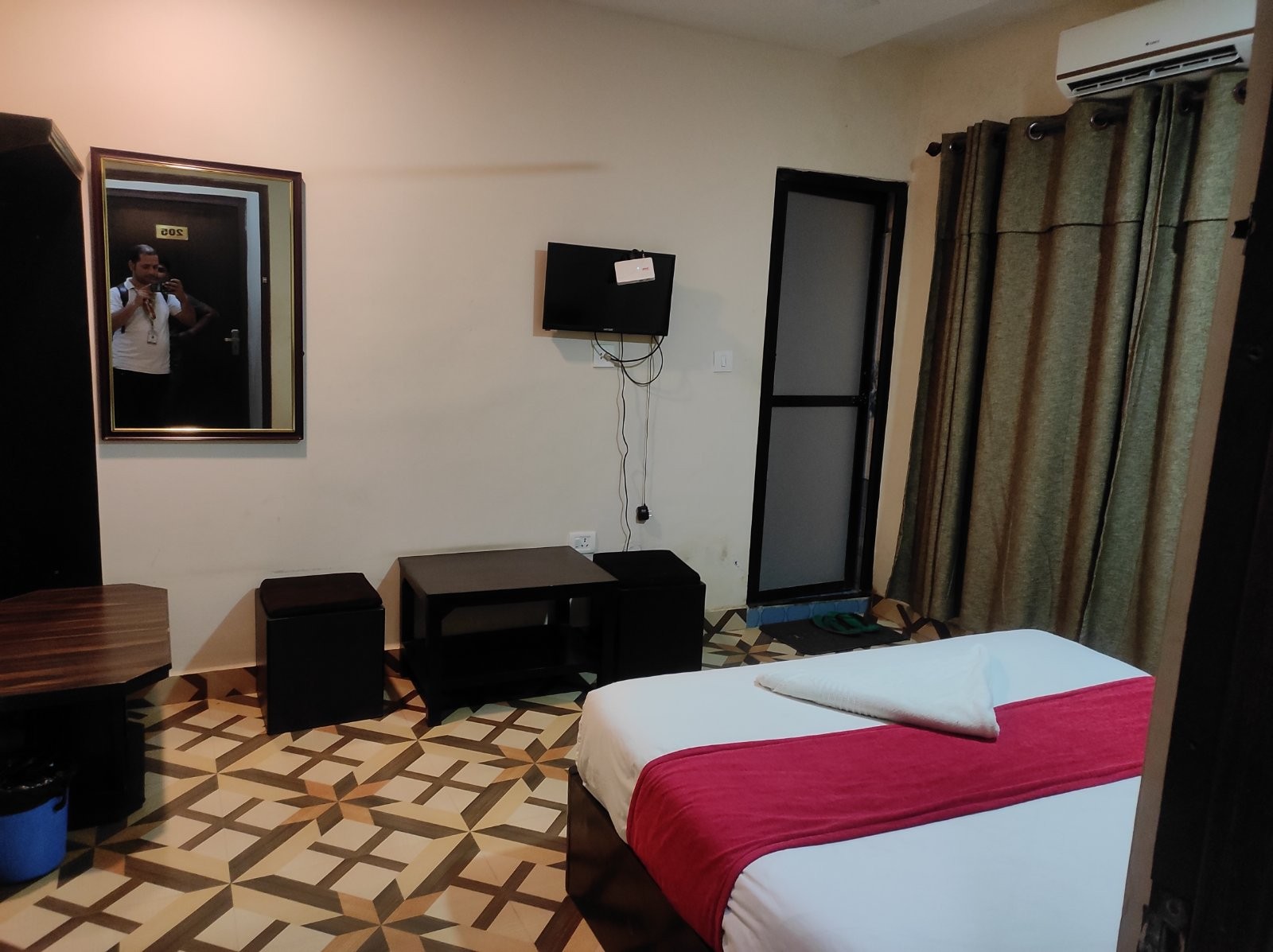 Hotel Aadarsha Inn