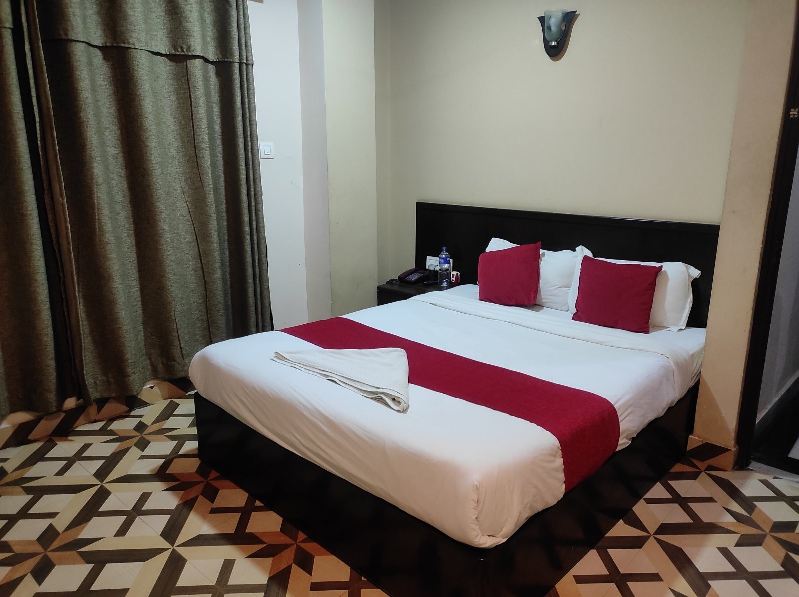 Hotel Aadarsha Inn