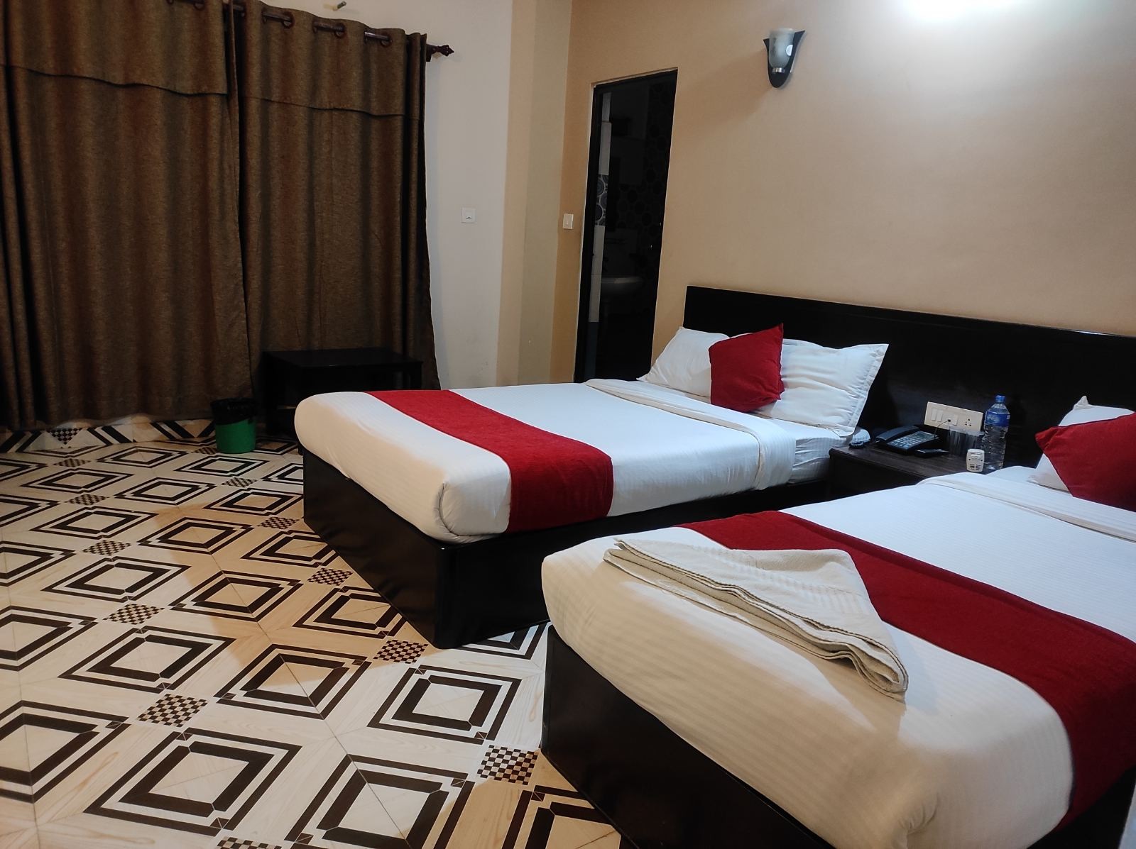 Hotel Aadarsha Inn