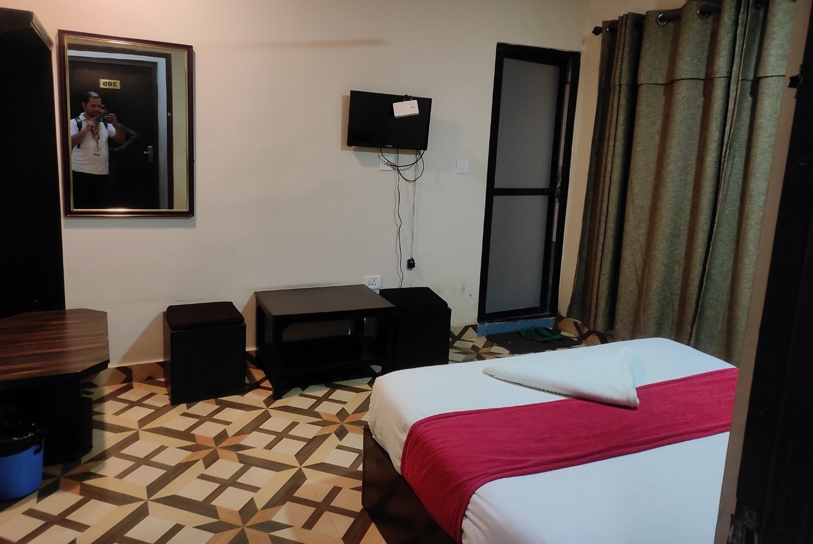 Hotel Aadarsha Inn|Deluxe Non-AC Room