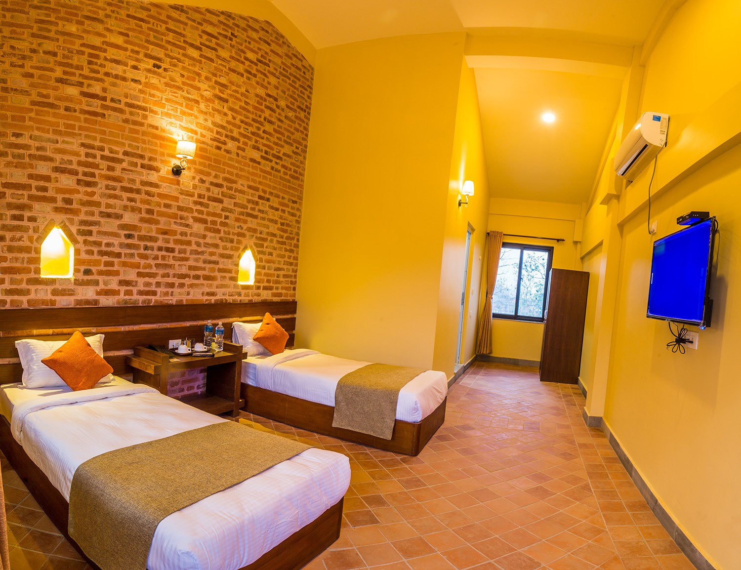 SINGLE DELUXE ROOM WITH A/C