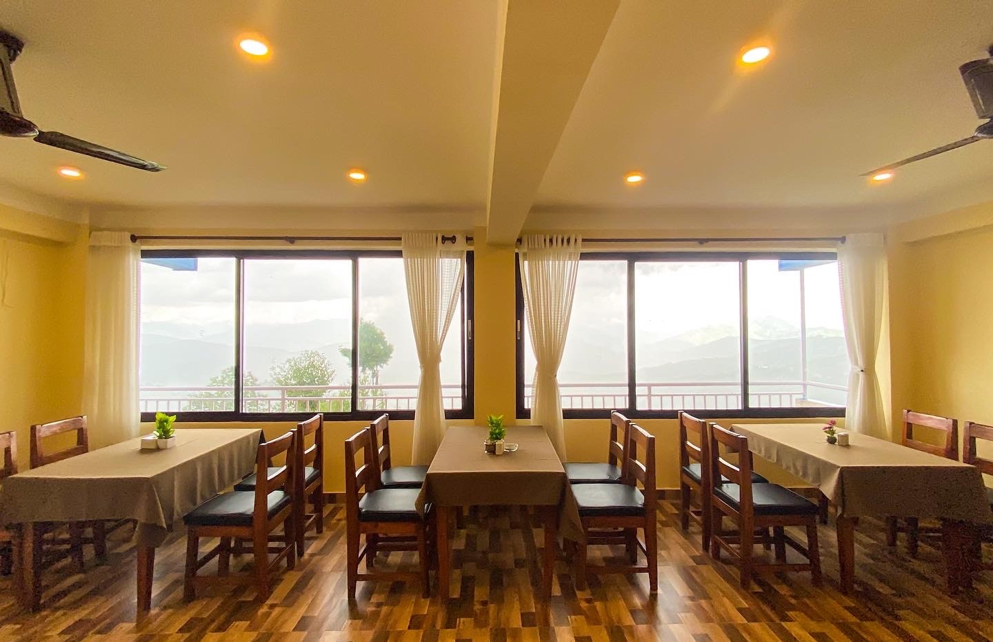 Hotel Himalayan Sunrise