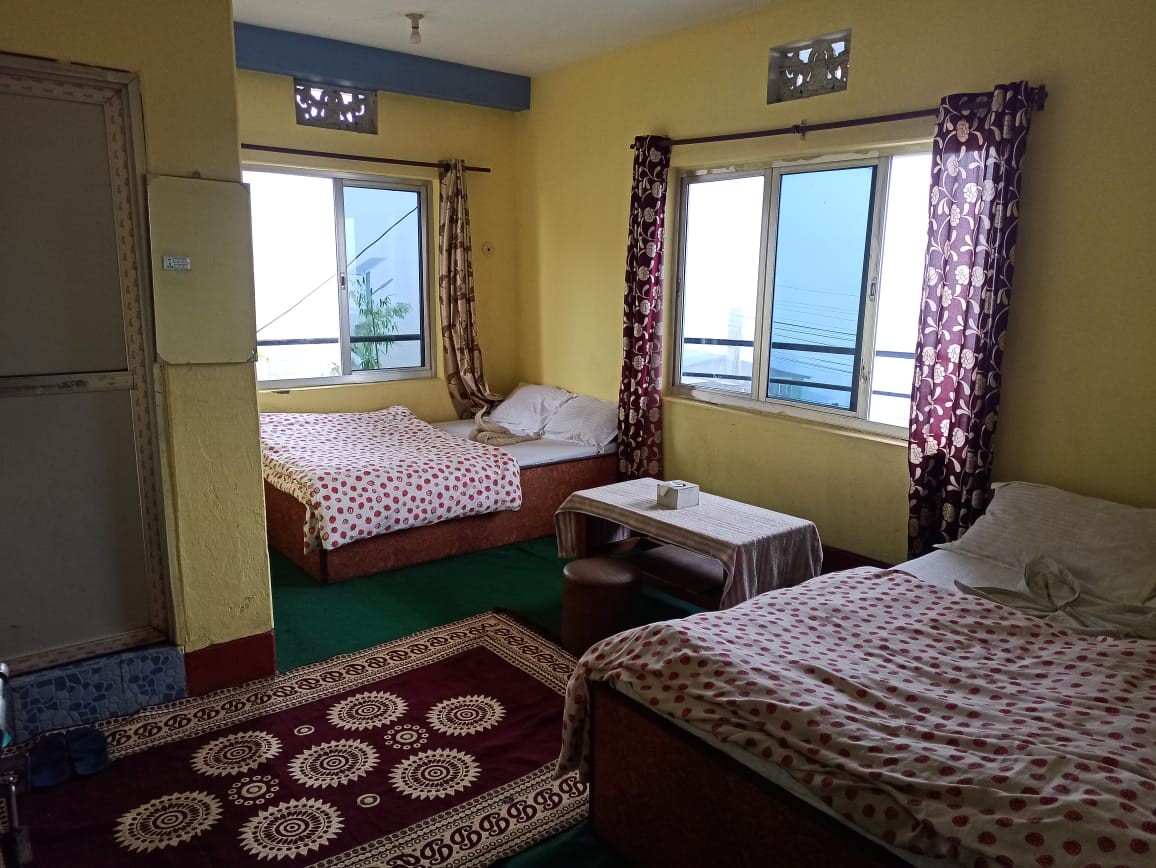 Hotel Crown & Resturent