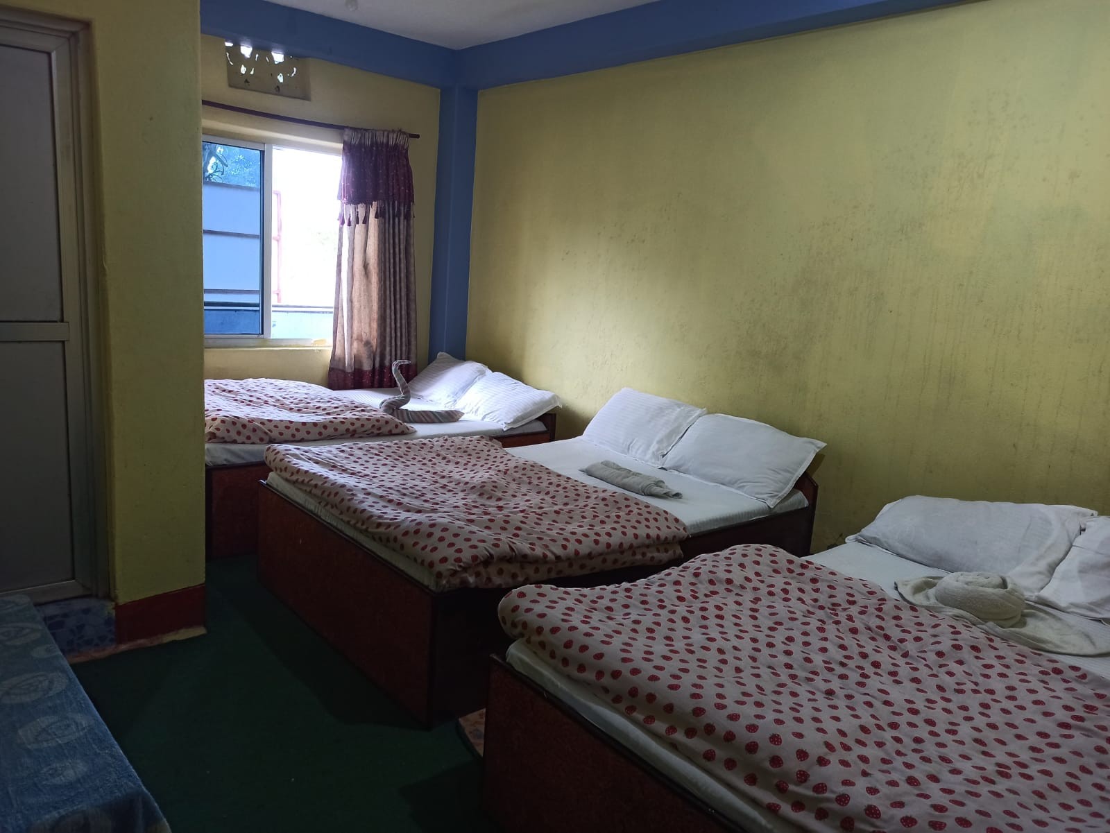 Hotel Crown & Resturent