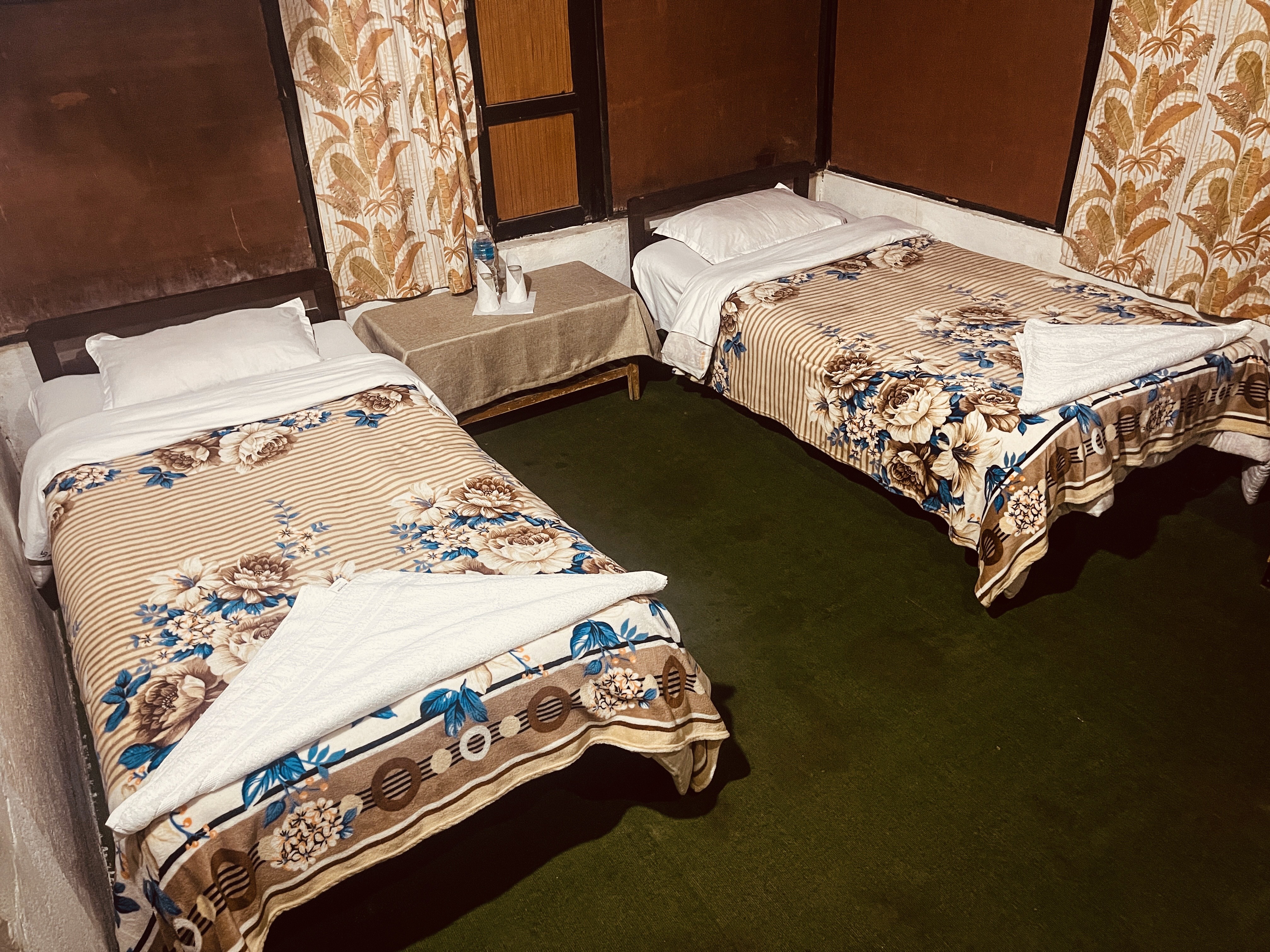 Hotel Tharu Garden
