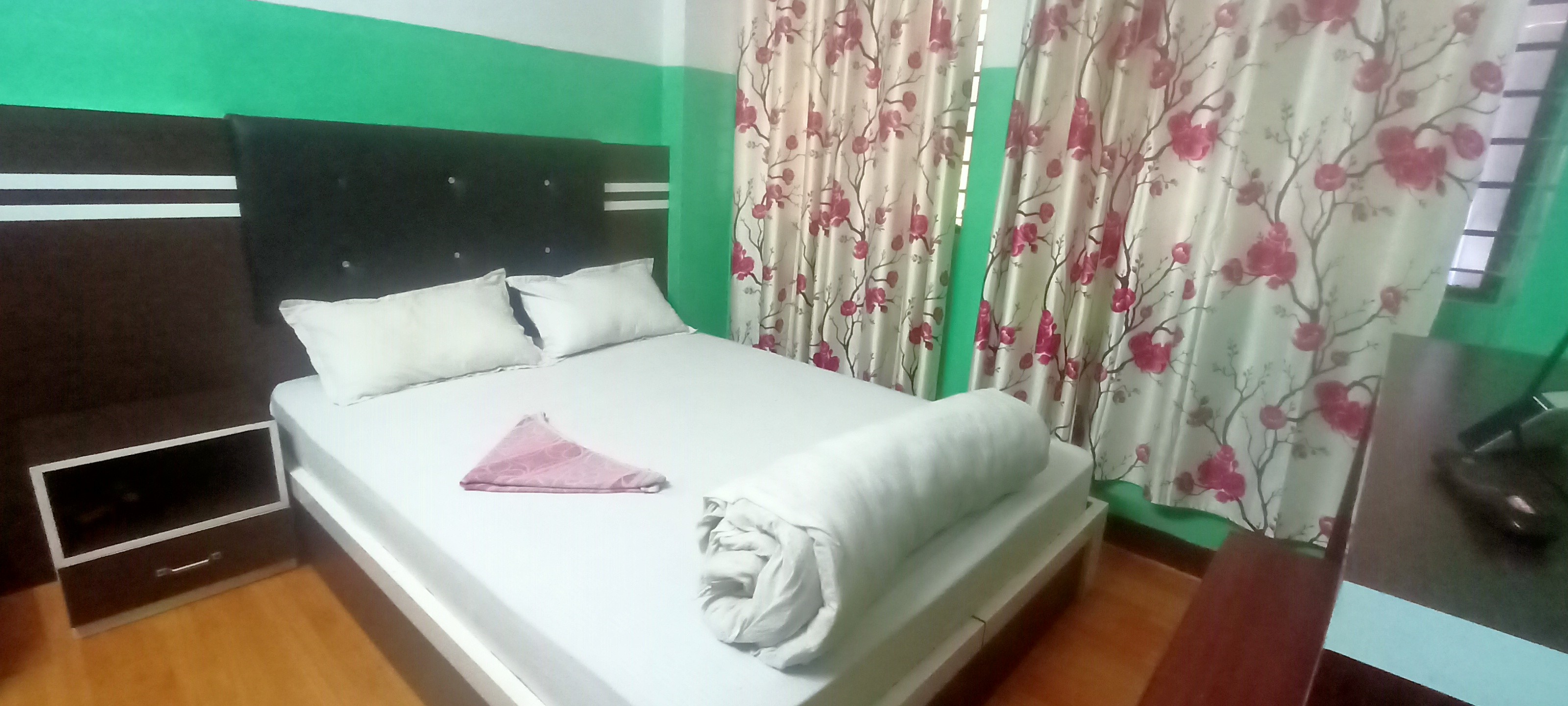 Queen Bedroom