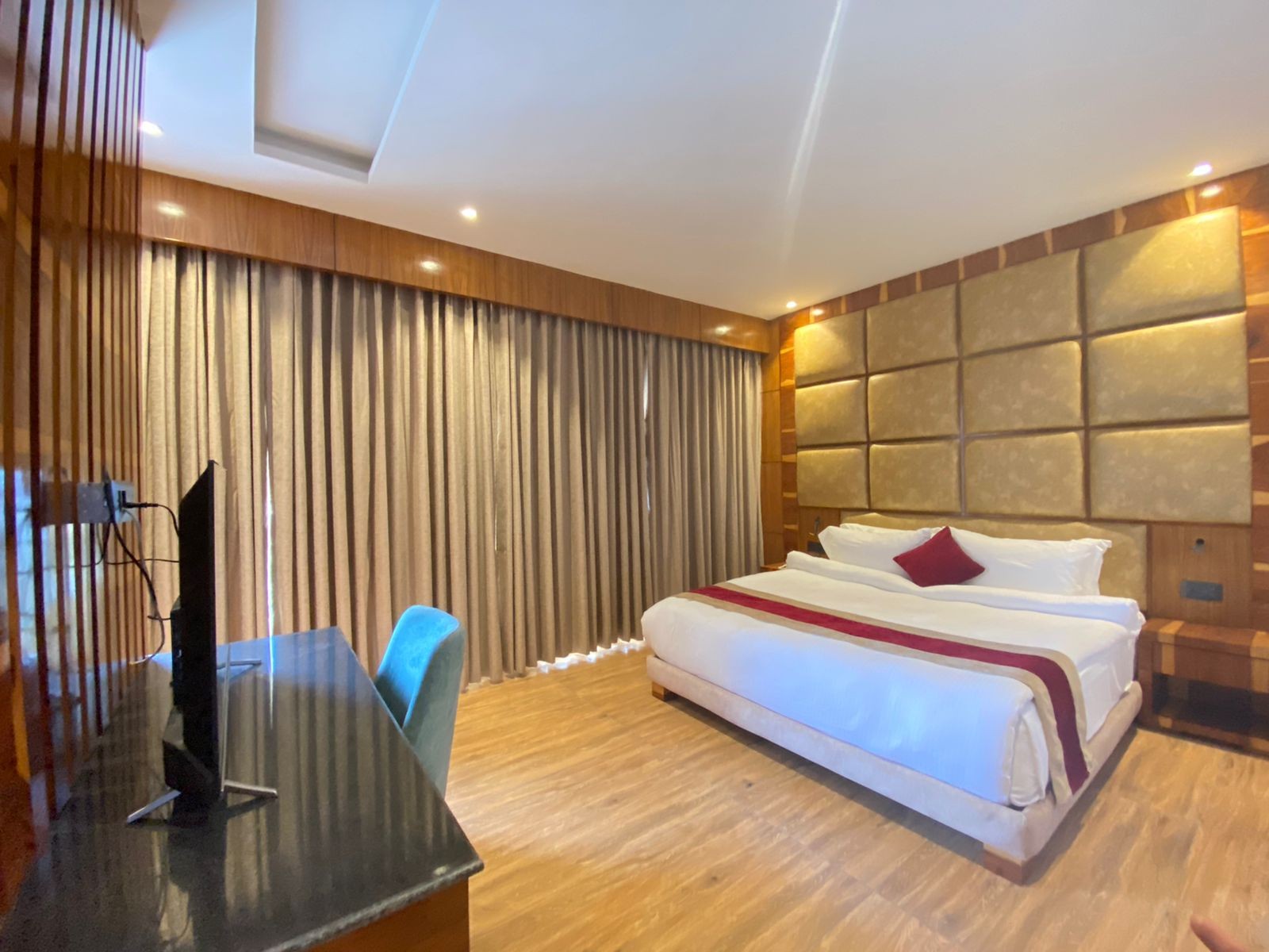 Deluxe Junior Suite AC Room