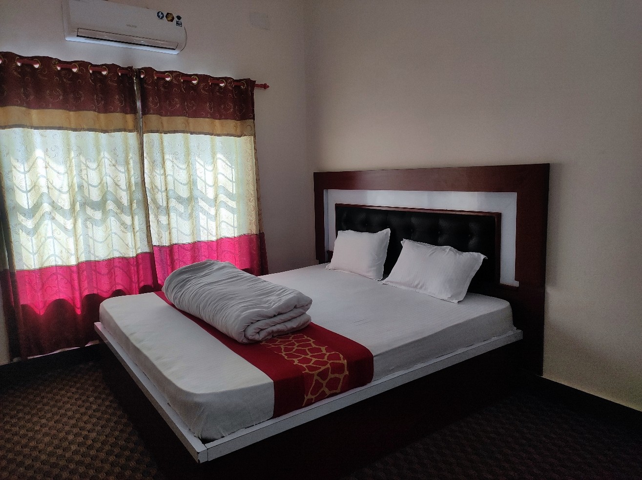 Deluxe AC Room