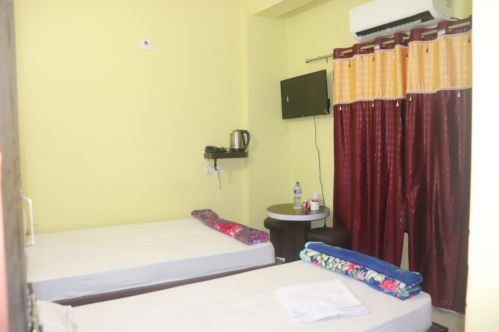 Deluxe Twin Bed Room(AC)
