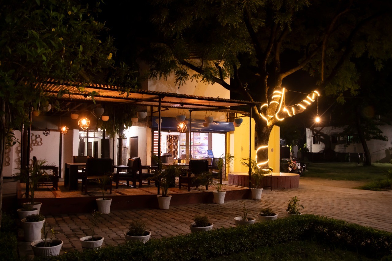 Hotel Pahuna Ghar