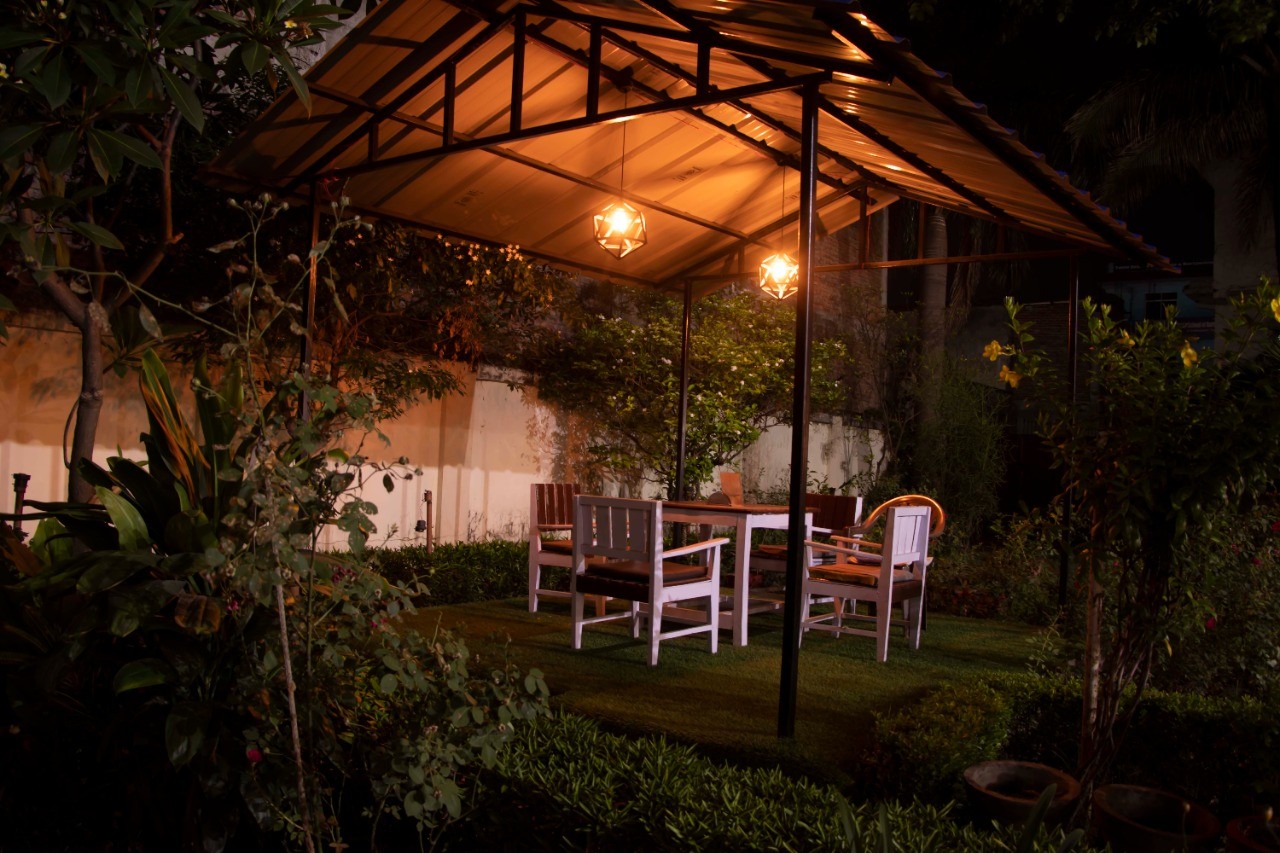 Hotel Pahuna Ghar