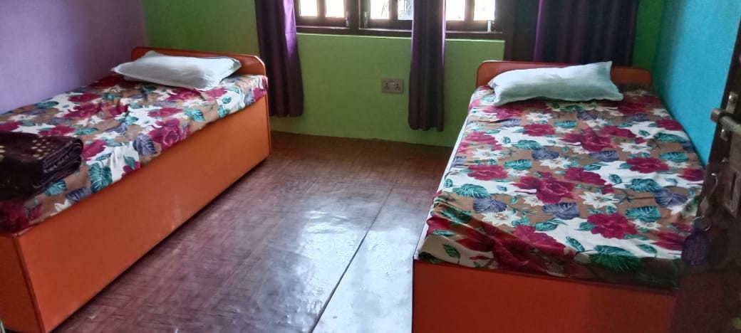 Twin Bed Room