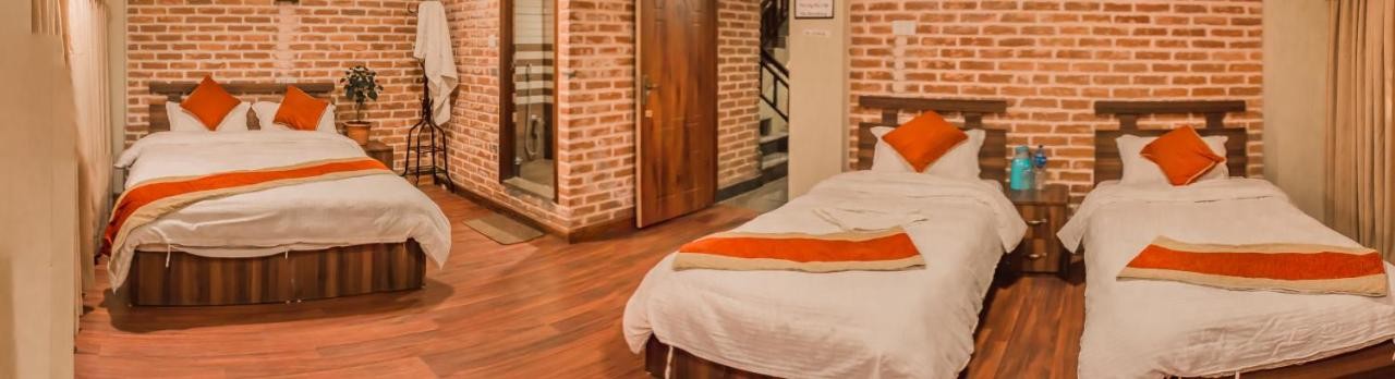 Hotel Layaku Durbar|Twin Double Room with  Balcony  Mountain View