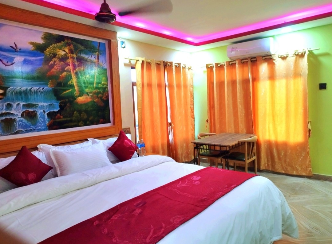 Hotel National Park Sauraha|Deluxe King suite Room with Balcony