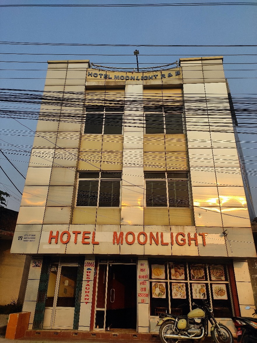 Hotel Moonlight Restaurant and Lodge