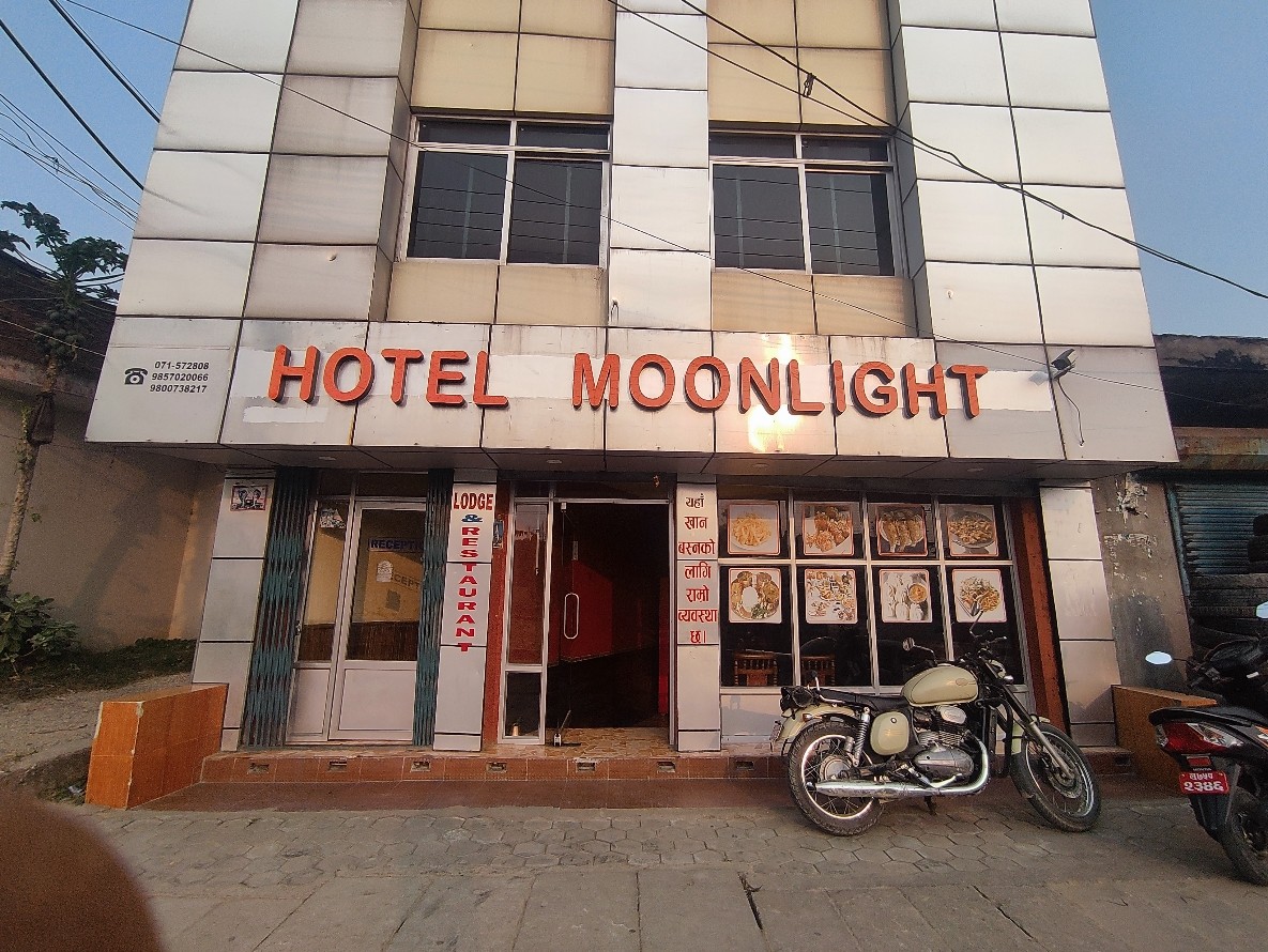 Hotel Moonlight Restaurant and Lodge