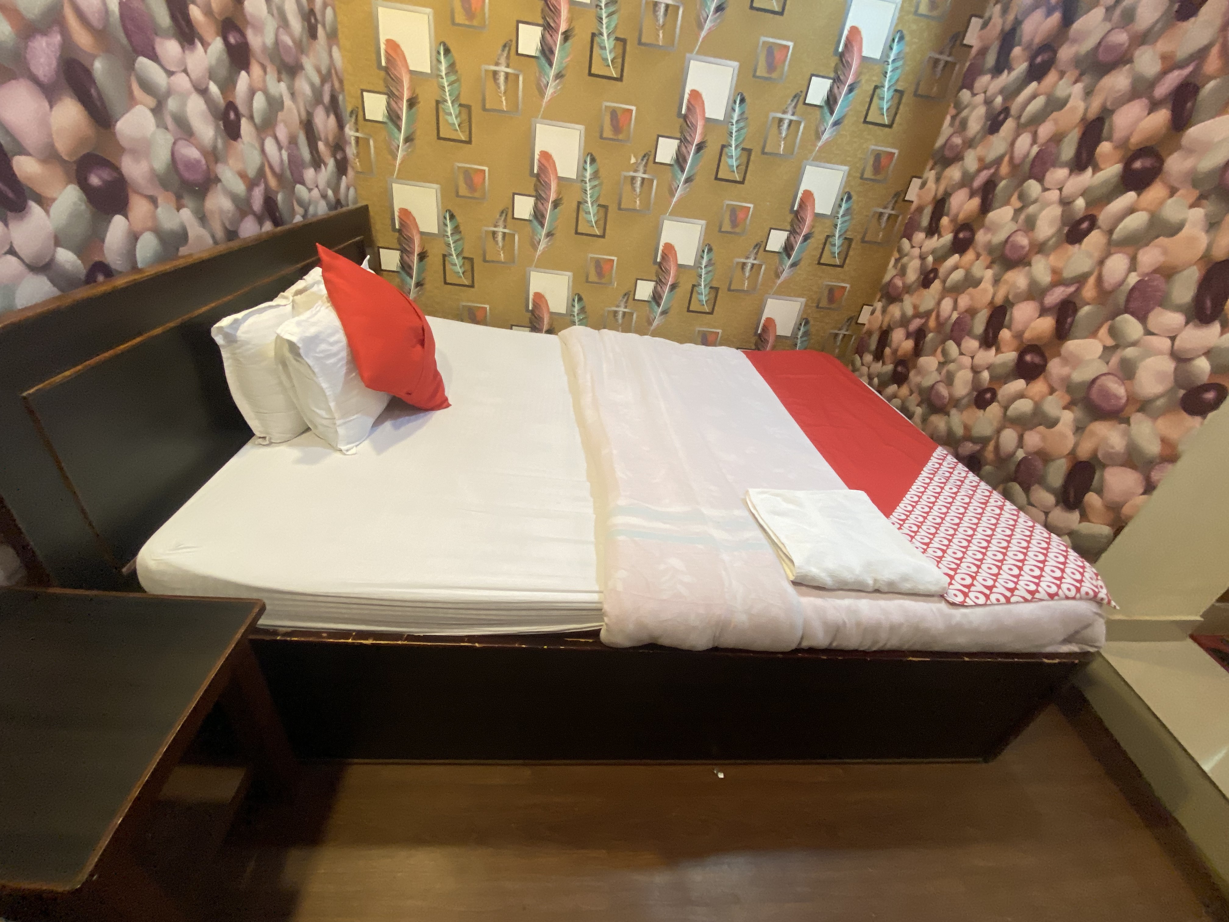 Guru hotel and lodge